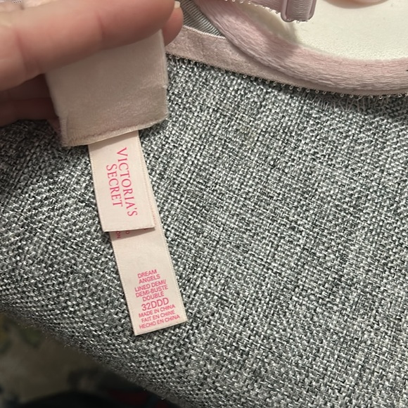 Never worn Sparkly Victoria secret bra 32DDD black white pink - Picture 5 of 5